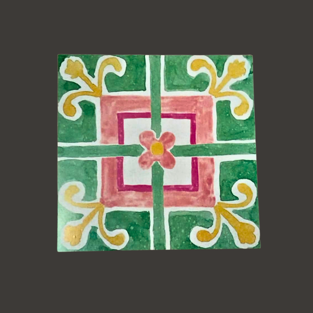 Mdf decorativo pintado à mão com padrão floral geométrico.